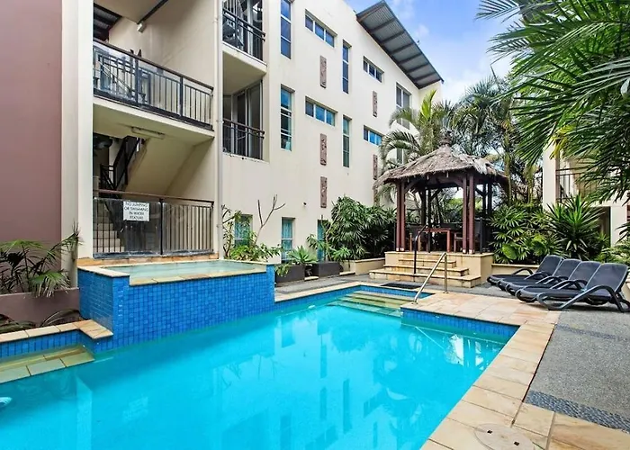 3 Bedroom Central Beachside Kingscliff Apartment With Pool