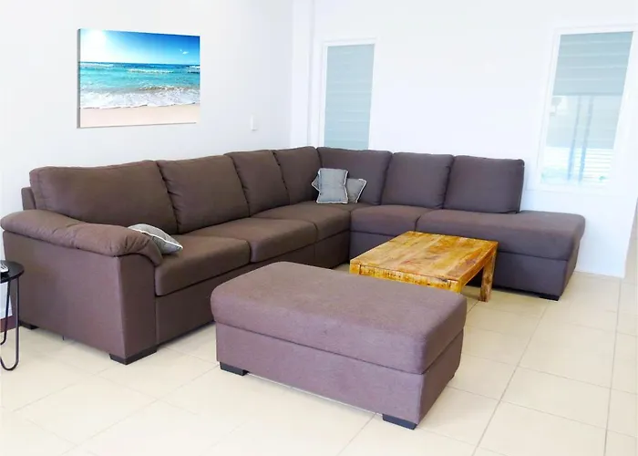 3 Bedroom Central Beachside Kingscliff Apartment With Pool
