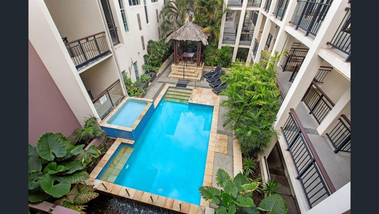 Apartment 3 Bedroom Beachside With Pool *