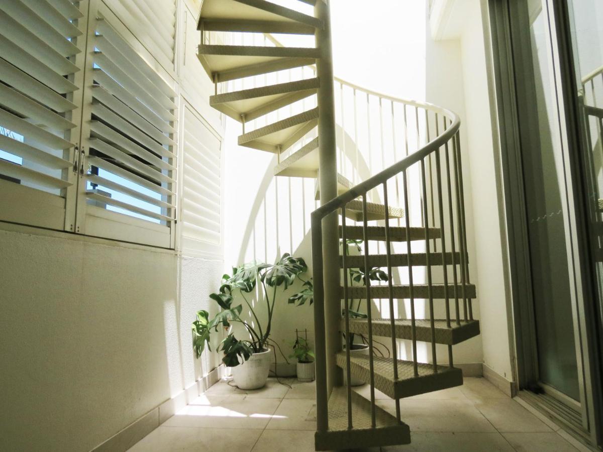 Apartment 3 Bedroom Beachside With Pool *
